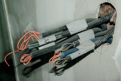 Identificando el cable neutro y el de fase en tu instalación eléctrica