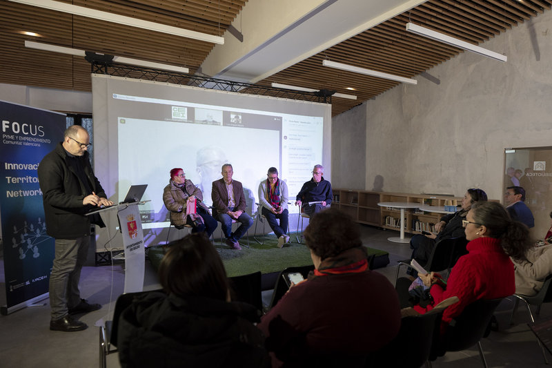 Mesa redonda sobre emprendimiento, turismo y poblac�on s�nior