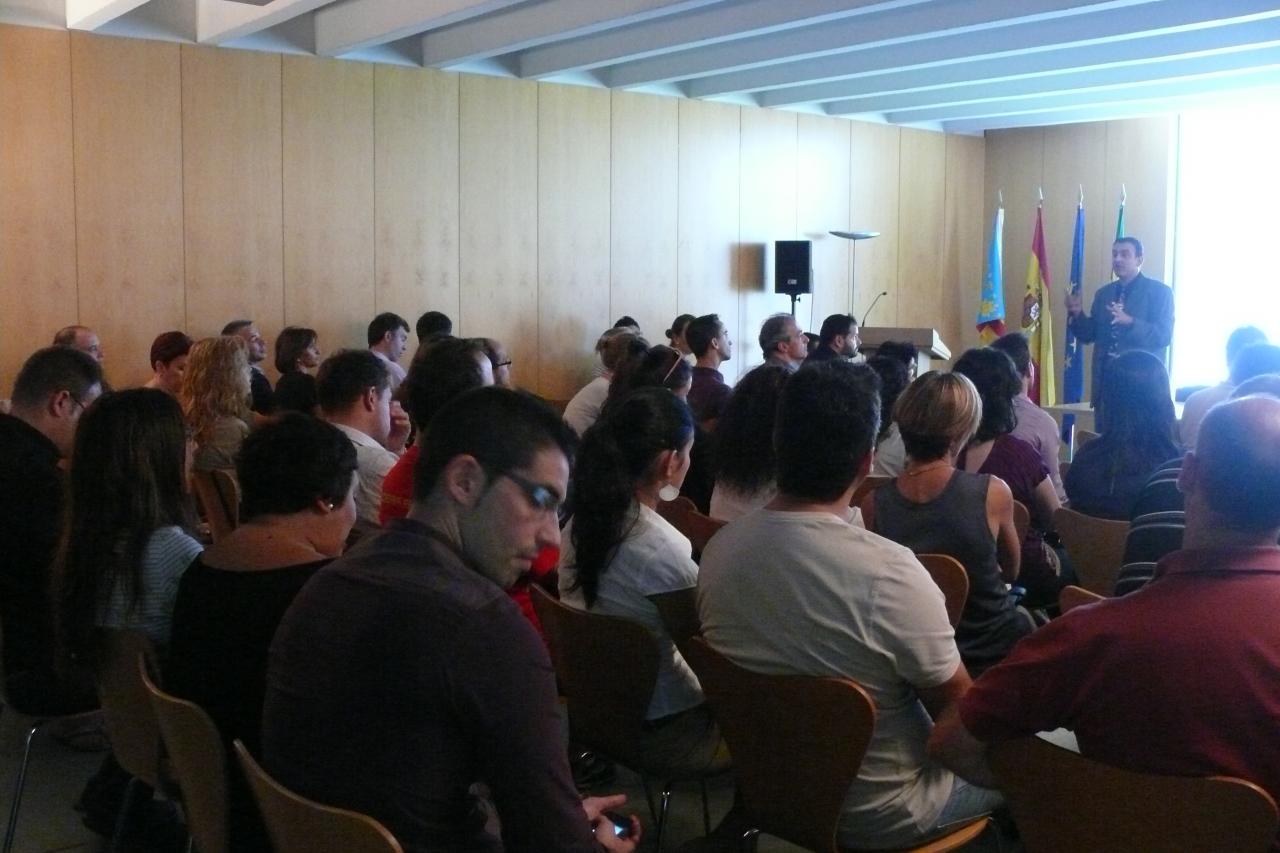 David Mart�nez, Consultor Tecnol�gico de Soluciona F�cil 