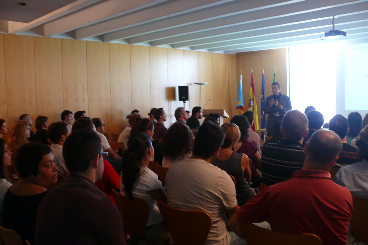 David Mart�nez, Consultor Tecnol�gico de Soluciona F�cil 