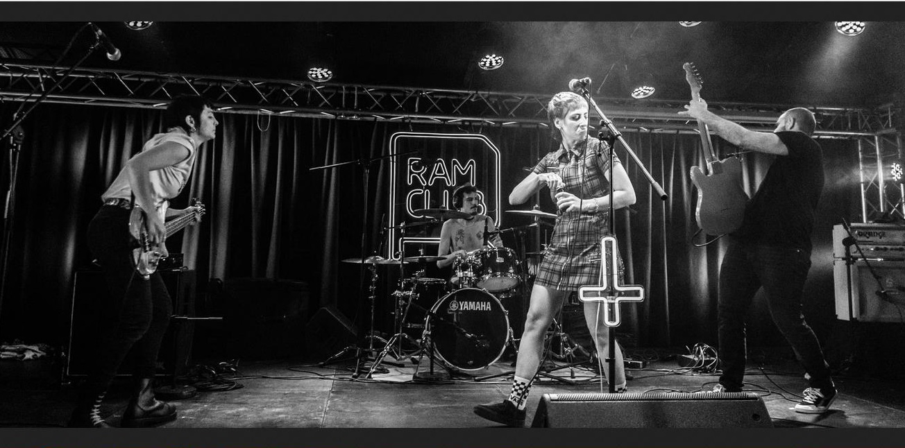 Navajazo por un chandal l Música con alma punk