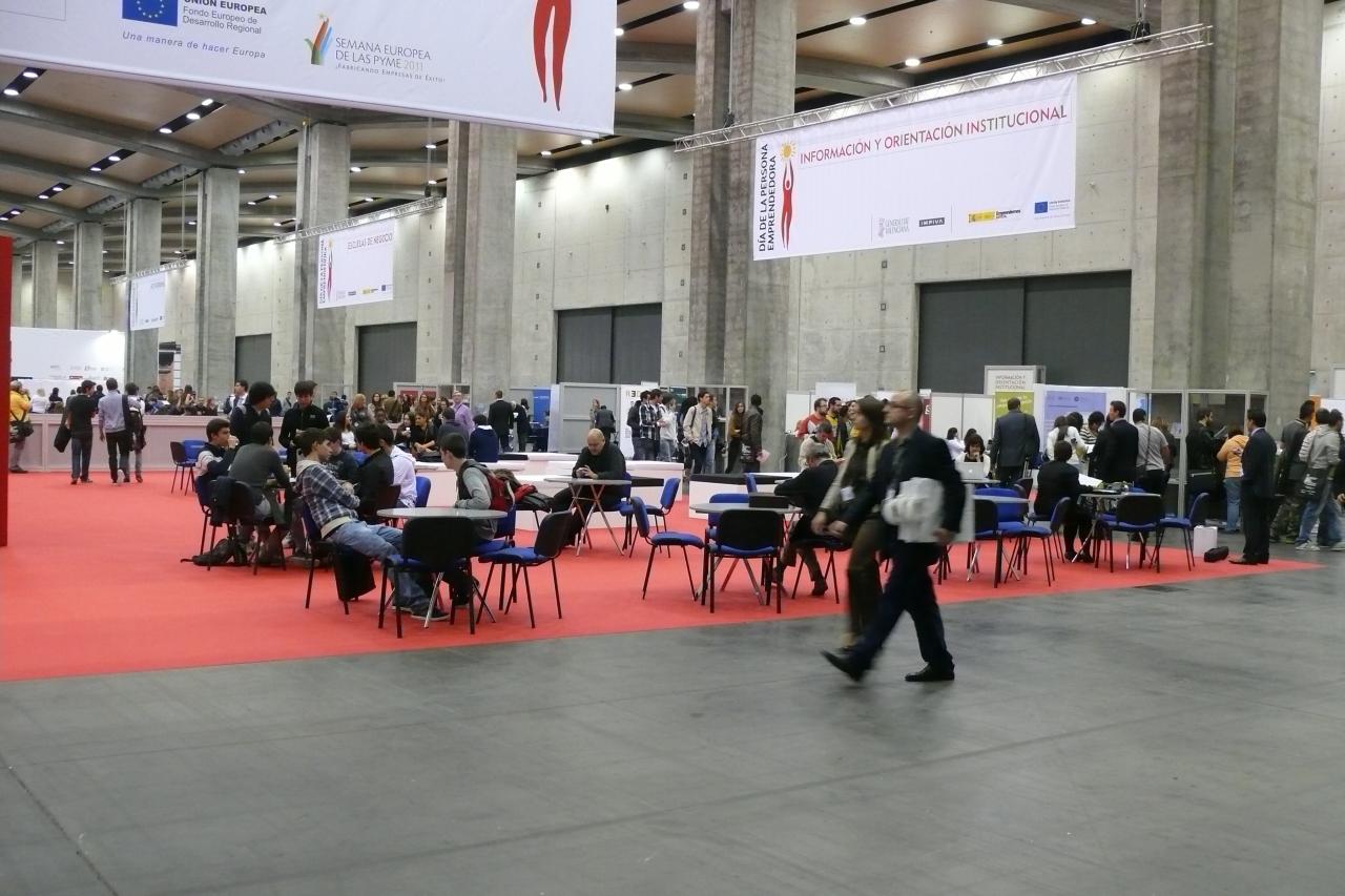 Zona de descanso y espacio de Informaci�n institucional