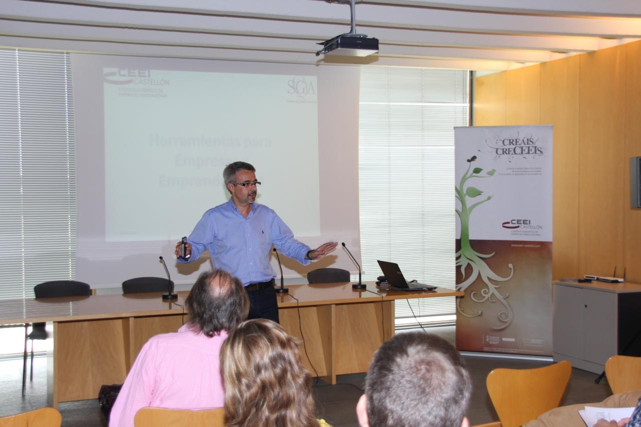 Javier Moreno, concluyendo su ponencia