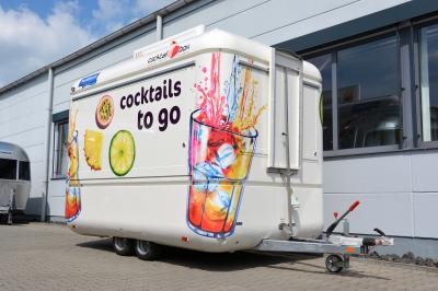 C�cteles & Food Truck