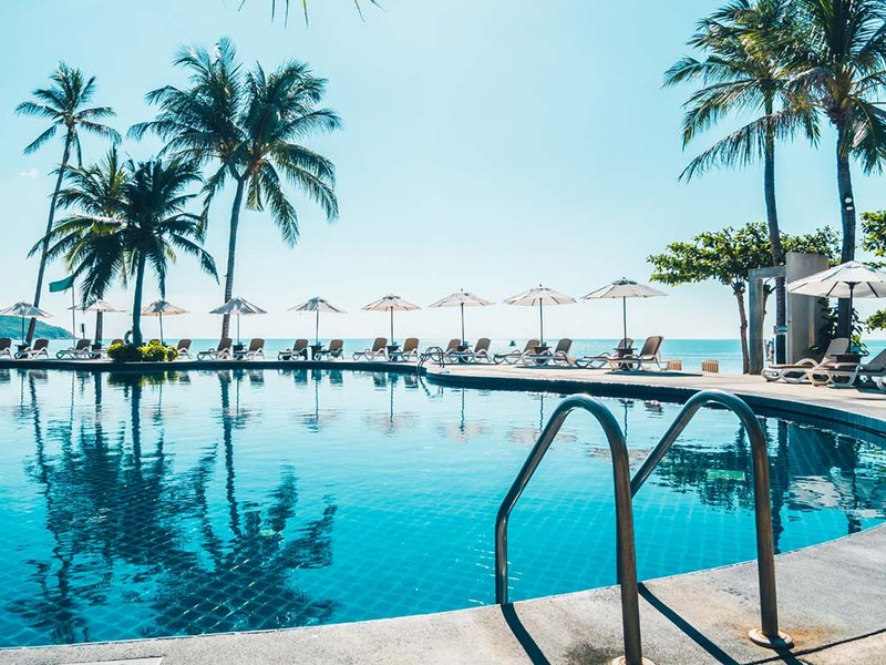 Playas y piscinas, ¿puedo bañarme tras un implante capilar?