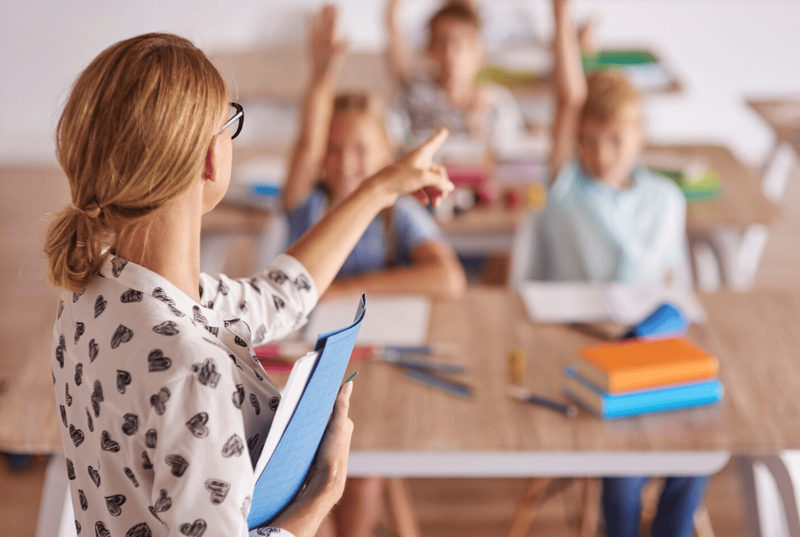 Sancionan con 15.000 euros a un colegio al leer una profesora, un email de un padre denunciando acoso a su hija